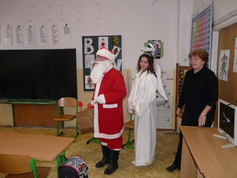 Mikuláš v ZŠ Kalinovo - 6. december 2016.