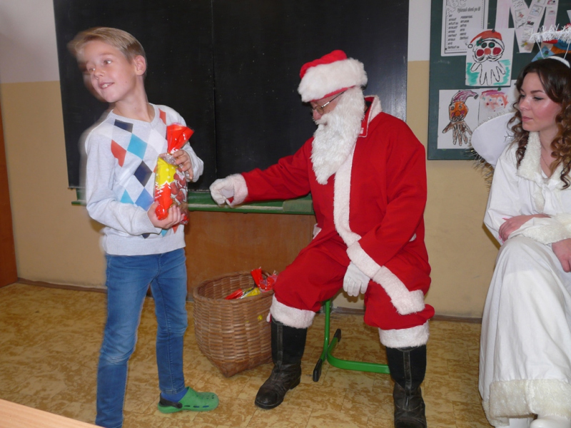 Mikuláš v ZŠ Kalinovo - 6. december 2016.