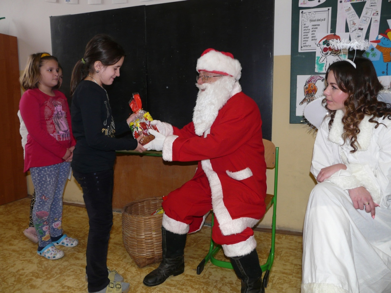 Mikuláš v ZŠ Kalinovo - 6. december 2016.