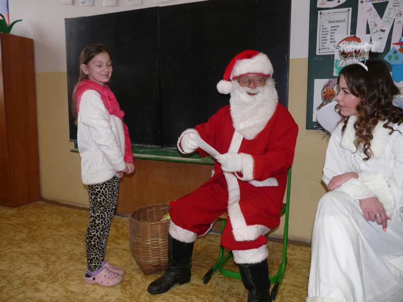 Mikuláš v ZŠ Kalinovo - 6. december 2016.