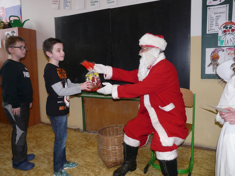 Mikuláš v ZŠ Kalinovo - 6. december 2016.