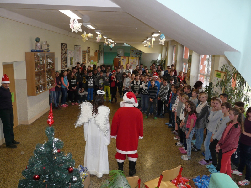 Mikuláš v ZŠ Kalinovo - 6. december 2016.