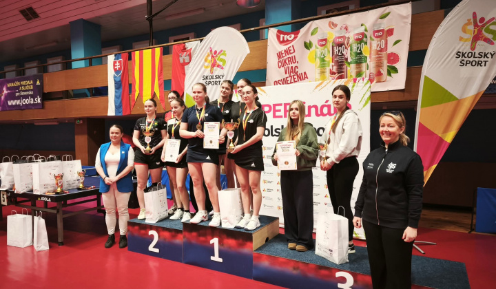 Fotka - Kalinovčanky vybojovali bronz na Majstrovstvách Slovenska
